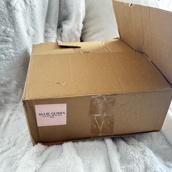 Allie Glinda pink makeup package - Picture 13 of 15